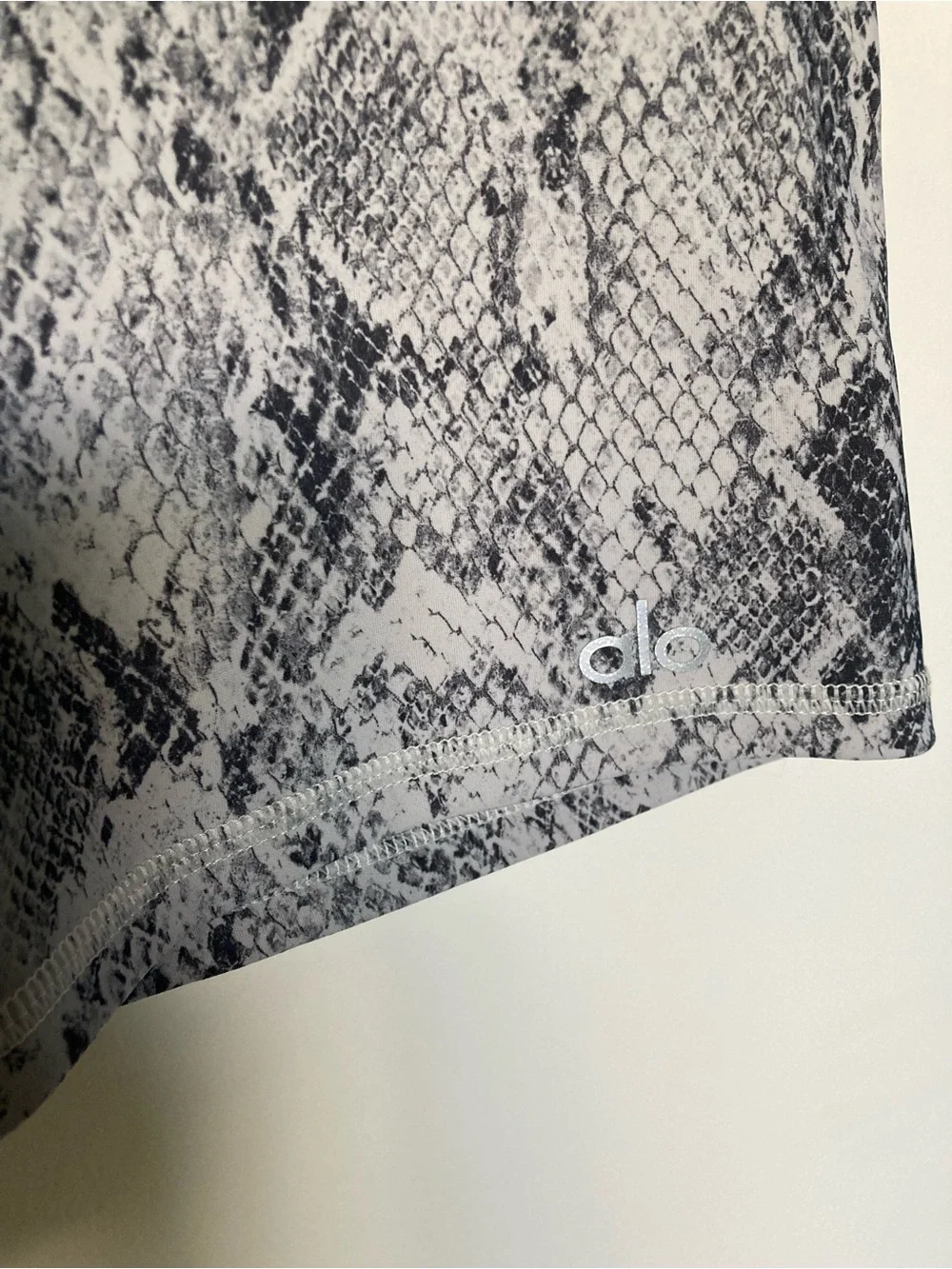 ALO Yoga High-Waist Snake Print Bike Shorts in Gray